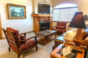 Villa 2 Bed 2 Bath Full Kitchen New
